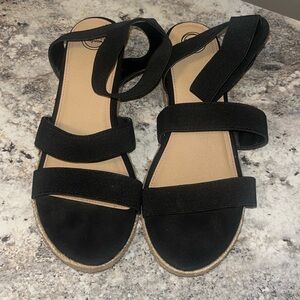Low wedge sandals